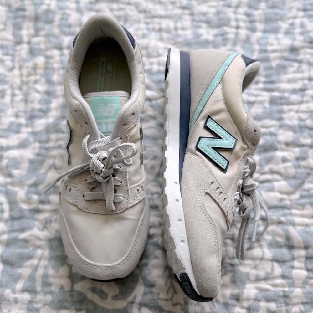 New Balance beige and teal Sneakers